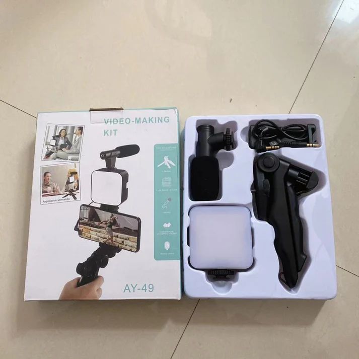 All-in-One Smartphone & Camera Vlogging Studio Kit